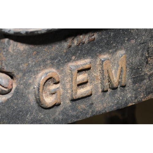 248 - Vintage GEM treadle fret saw. In working condition