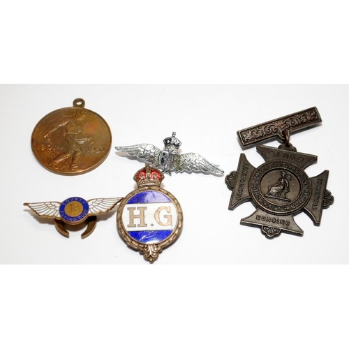 291 - A collection of badges, medallions, buttons and coins to include some silver and Royal Flying Corps ... 