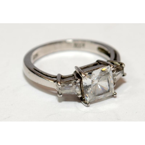 532 - A 925 silver and CZ sparkling ring Size I