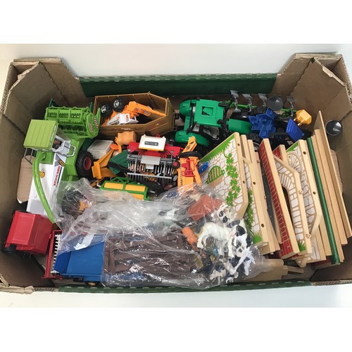 115 - Box of various farm animals, machinery and accessories. All found in great conditions.