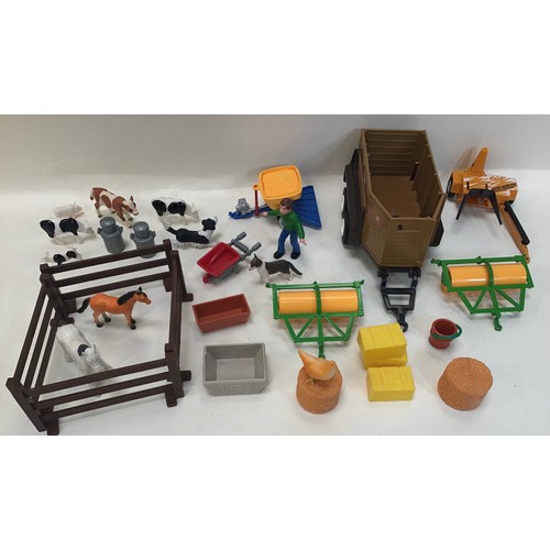 115 - Box of various farm animals, machinery and accessories. All found in great conditions.