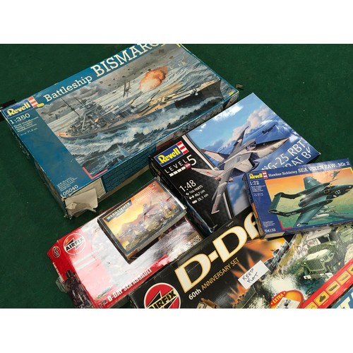 156 - Large collection of model kits to include Revell, Airfix, Billing Boats etc. Boxes not checked for c... 