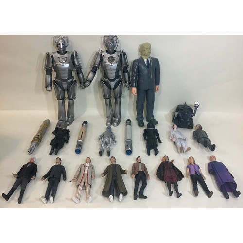 127 - Big tray of various collectable Dr Who characters and accessories to include many of the doctors cha... 