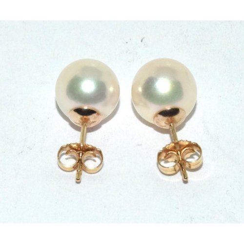 477 - Pearl stud earrings set in 9ct gold.