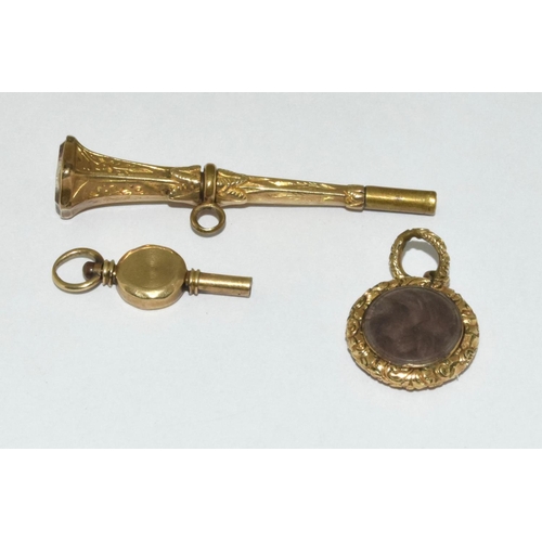 459 - Edwardian/Victorian possibly gold mourning pendant.