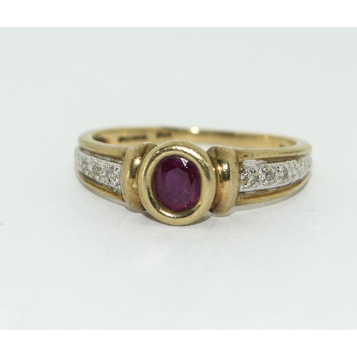 440 - A 9CT GOLD LADIES DIAMOND & RUBY RING. 
H/M DIA IN RING.
SIZE N.