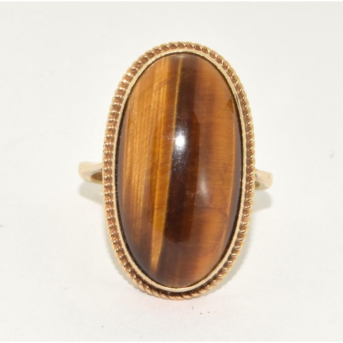 393 - 9ct gold vintage Tigers Eye  inlay ring 4.8g size L