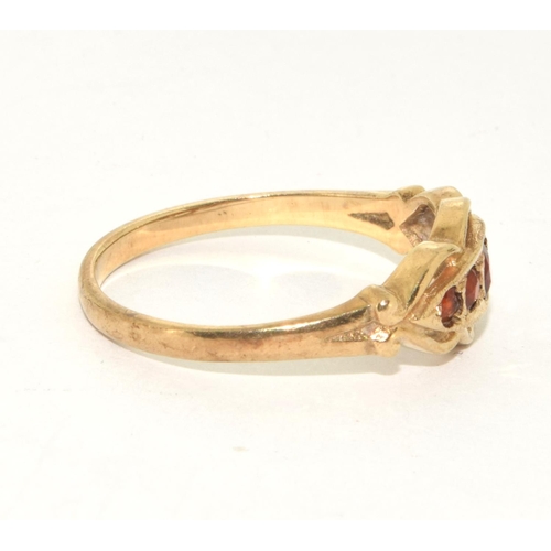 411 - 9ct gold ladies vintage 5 stone Garnet inlay ring size P