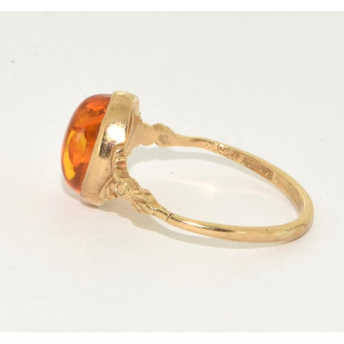 398 - 9ct gold ladies Amber ring size O