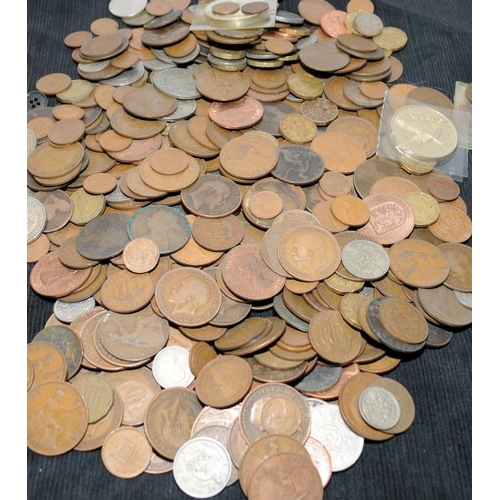 180 - Large quantity of vintage GB coins