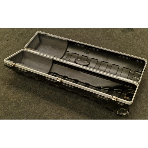 292 - Harden travel case to carry a golf club set by SKB m125x35x35cm