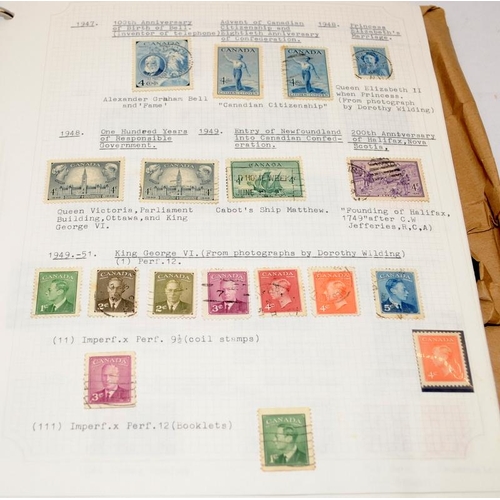 215 - 4 albums containing a collection of stamps issued by USA and Canada. All well presented