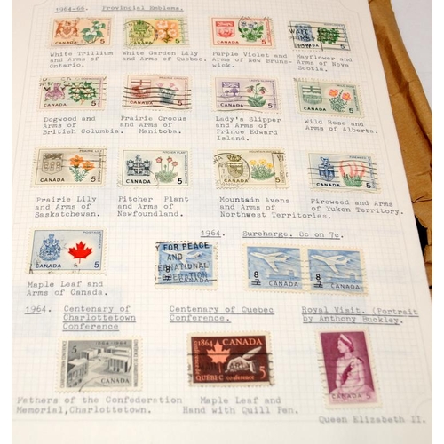 215 - 4 albums containing a collection of stamps issued by USA and Canada. All well presented