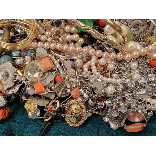 389 - Collection of costume jewellery to include silver