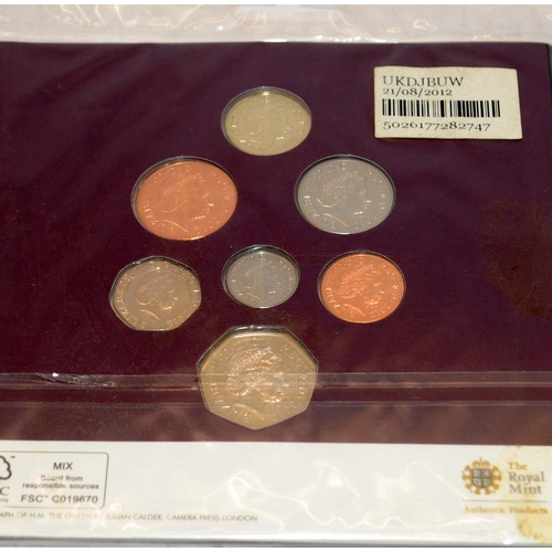 172 - Diamond Jubilee Cook Islands $5 gold plated coin with colour picture enhancement. Large 65mm coin in... 