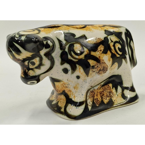 39 - Celtic pottery style bull 15x22x10cm