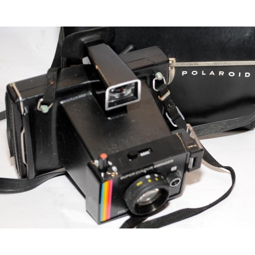 243 - A small collection of vintage Polaroid instant cameras to include Super Swinger, Polaroid 600 and an... 