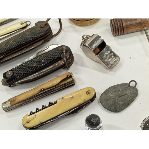 120 - Mixed collectables to include animal skulls, collection of penknives, police whistle etc.