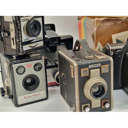 158 - Collection of vintage cameras and equipment to include Polaroid instant cameras.