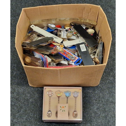 160 - Box containing large collection of boxed and unboxes souvenir teaspoons.