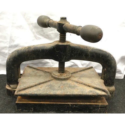 139 - Vintage heavy duty hand screw press by Mawson, Swan & Morgan of Newcastle upon Tyne. 12