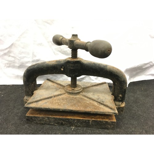 139 - Vintage heavy duty hand screw press by Mawson, Swan & Morgan of Newcastle upon Tyne. 12