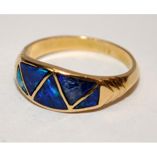 460 - 18ct gold ring with blue enamel panels size N. 3.5g