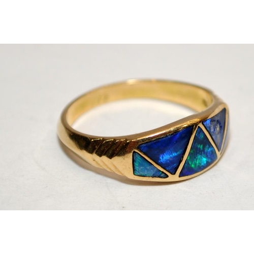 460 - 18ct gold ring with blue enamel panels size N. 3.5g