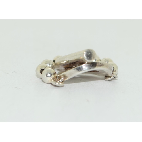 529 - A silver Gucci hallmarked bracelet style ring Size N