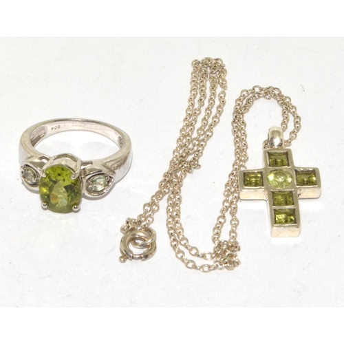 465 - Peridot 925 silver crucifix and ring Size J 1/2.