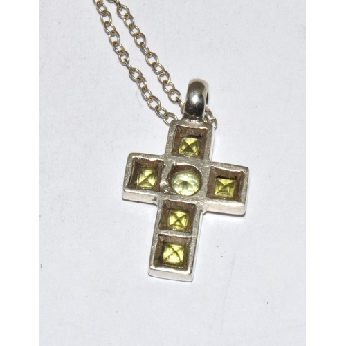 465 - Peridot 925 silver crucifix and ring Size J 1/2.