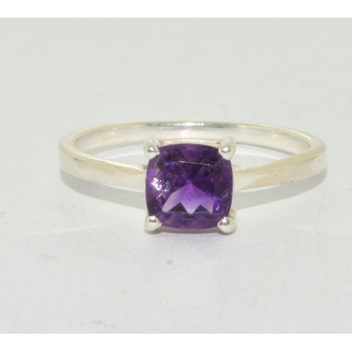 428 - A 925 silver and amethyst ring Size N.