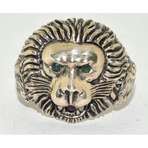 463 - A silver lion mask ring.