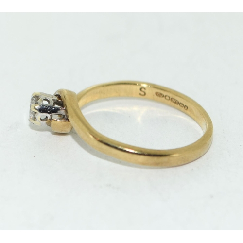 456 - An 18ct yellow gold single stone diamond ring of 20 points. Size L