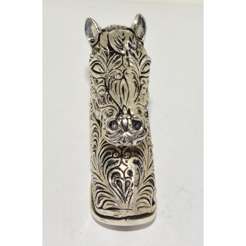 387 - A well decorated horse head vesta case stamped 800.