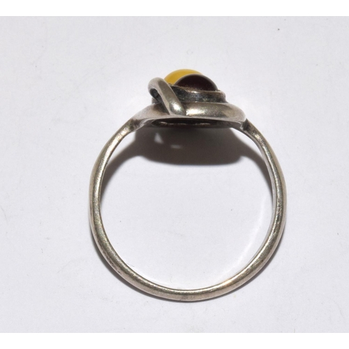 262 - A 925 silver and amber ring Size P