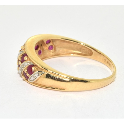 113 - 14ct white and yellow gold Diamond and Ruby stripe pattern ring size U