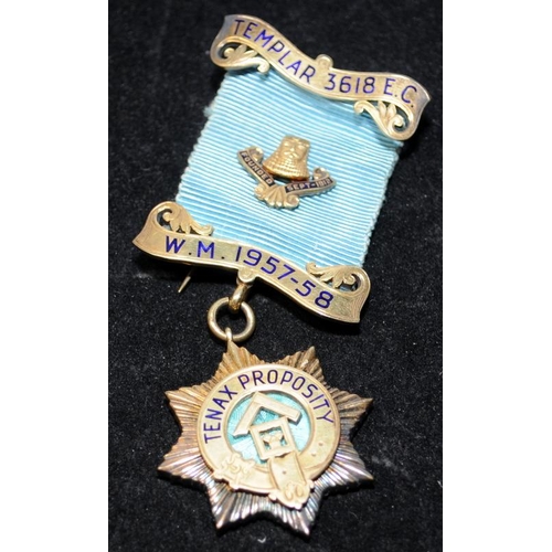 46 - Vintage Masonic jewel in original box