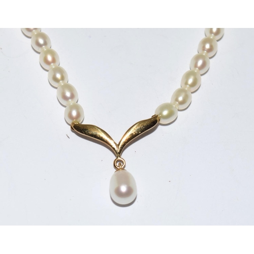 287 - 9ct gold and Chinese Freshwater Cultured  Pearl necklace