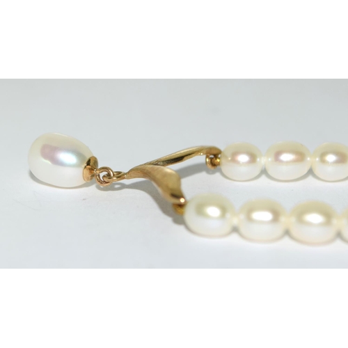 287 - 9ct gold and Chinese Freshwater Cultured  Pearl necklace