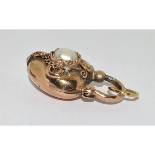 112 - Victorian bracelet locket set with a pearl 6.7g