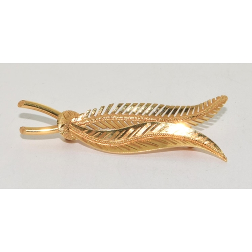 342 - 18ct gold leaf brooch 6cm