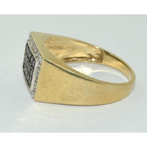 288 - 9ct gold gents Black and White Diamond  signet ring V 5.7g