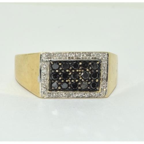 288 - 9ct gold gents Black and White Diamond  signet ring V 5.7g