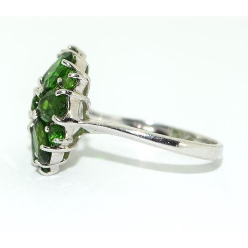 206 - 9ct white gold ladies Green Topaz daisy ring size N