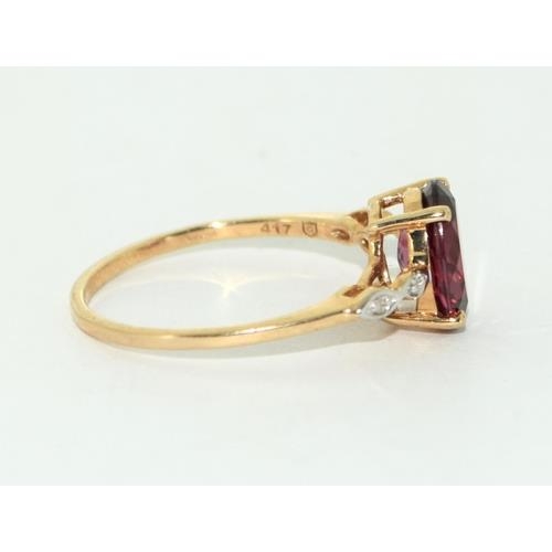 270 - 9ct gold ladies Diamond and Garnet ring size S