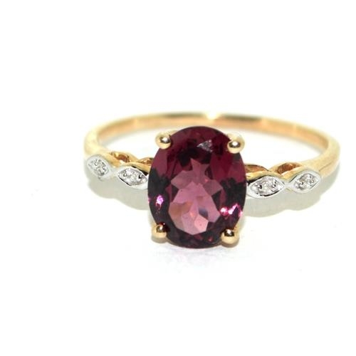 270 - 9ct gold ladies Diamond and Garnet ring size S