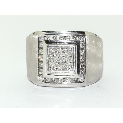 373 - A Gents 14ct White Gold Diamond Signet Ring of Approx 1.25ct. Size U