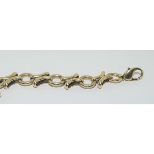 397 - 9ct gold fancy link designed bracelet 21cm ,35g