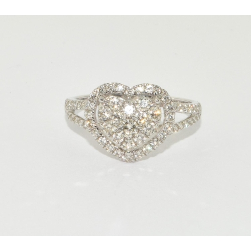 148 - An 18ct gold diamond heart ring Size M 1/2, approx 1ct.